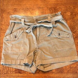 Old Navy Women's Khaki Cargo Shorts with Belt